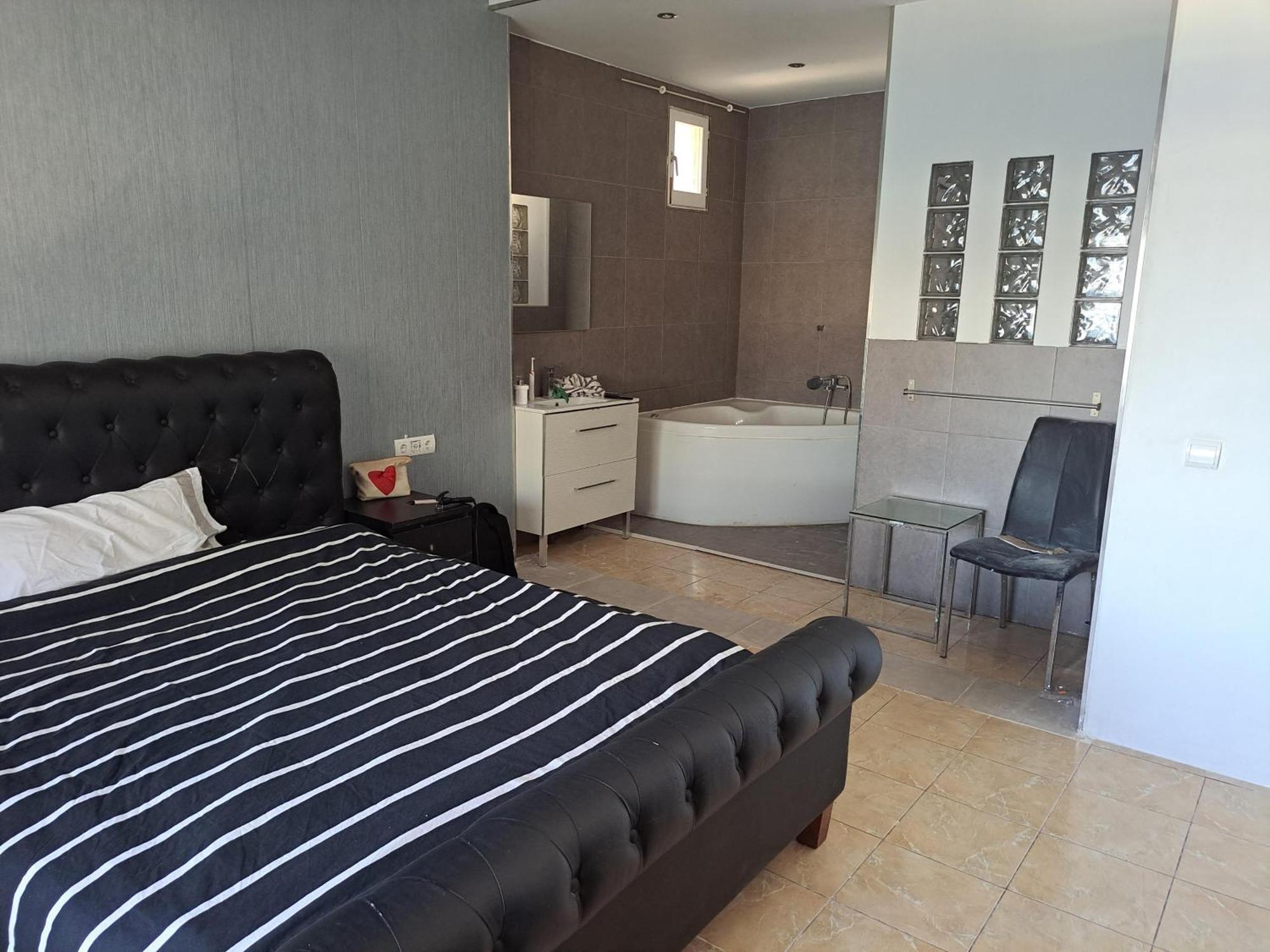 Private Suites In Huge Penthouse 1St Line Puerto Banus, Incredible Views, Jacuzzis Marbella Exterior photo
