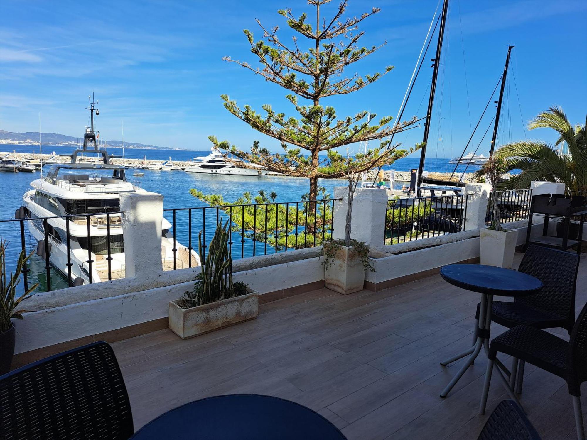 Private Suites In Huge Penthouse 1St Line Puerto Banus, Incredible Views, Jacuzzis Marbella Exterior photo